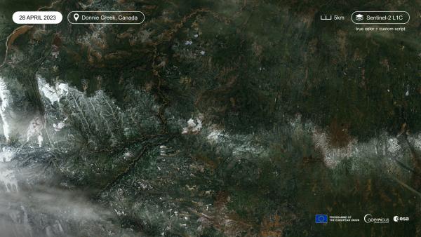 Sentinel-2 images of the wildfire in Donnie Creek, Canada on April 28, 2023 - © contains modified Copernicus Sentinel-2 data produced by the Copernicus Data Space Ecosystem